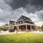 ThumbnailAchtergevel villa met veranda achter en opzij, met bovenlichten