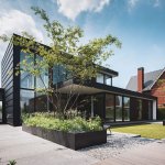 Thumbnail Kubistische woning met veranda en strak aangelegde siertuin