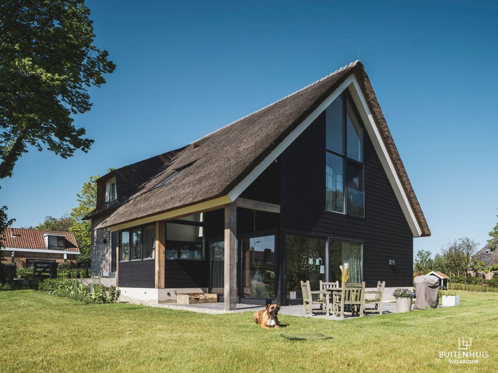 ThumbnailModerne achterzijde van aan de voorzijde klassieke boerderijwoning