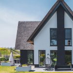 ThumbnailAchtergevel van moderne villa aan het water