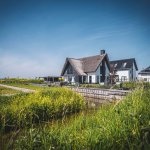 ThumbnailPrachtig gelegen villa met rieten kap in waterrijke omgeving