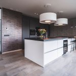 ThumbnailStijlvolle moderne keuken met groot kook eiland