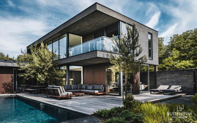Kubistische villa met glazen achtergevel