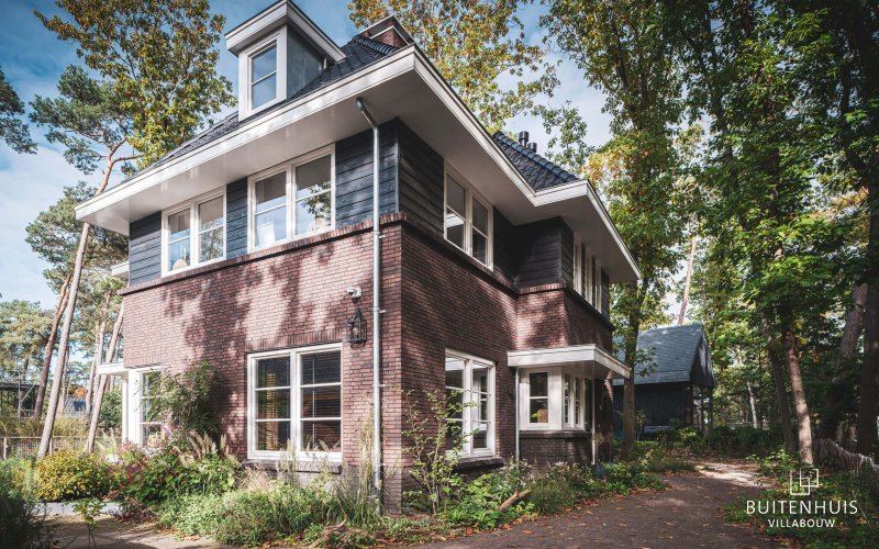 Jaren-30-villa in het bos