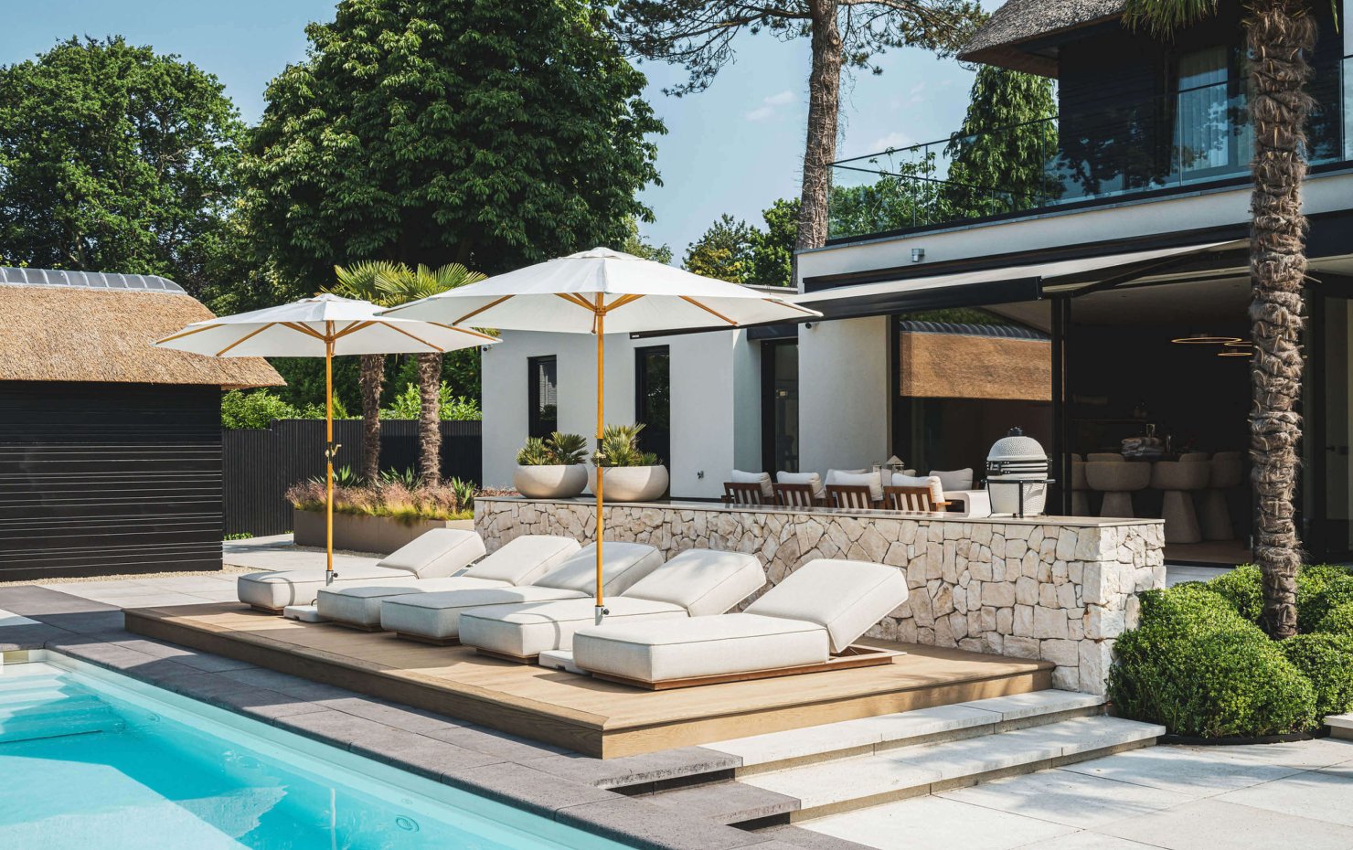 Villa met zwembad en bioscoop7