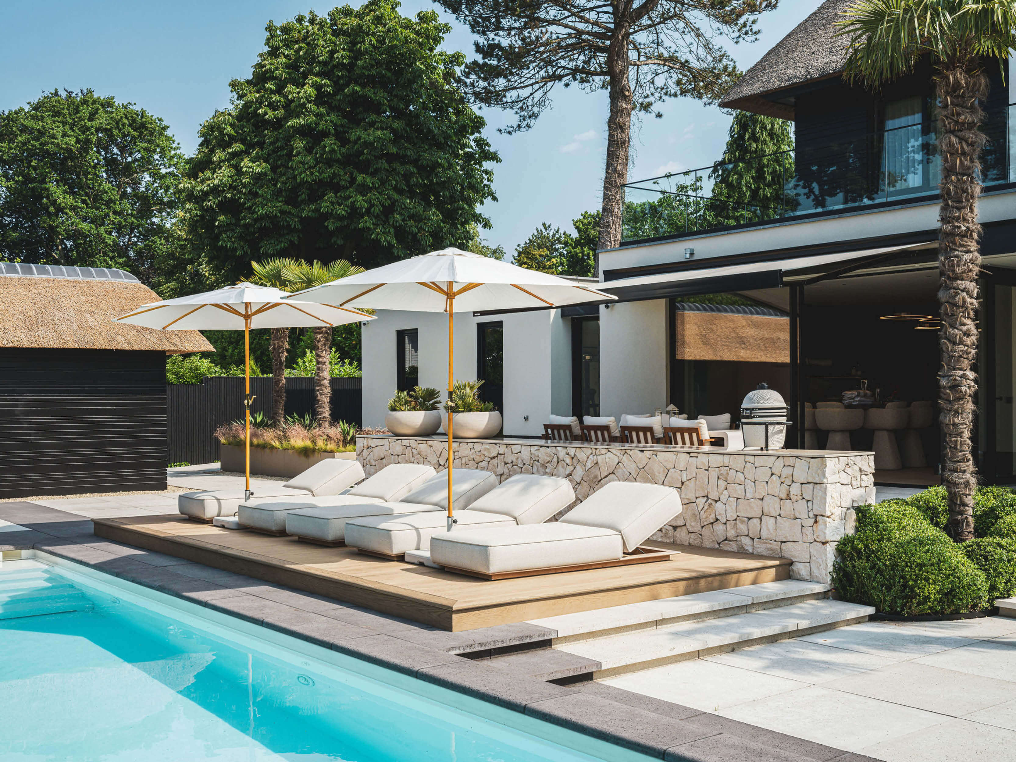 Villa met zwembad en bioscoop7