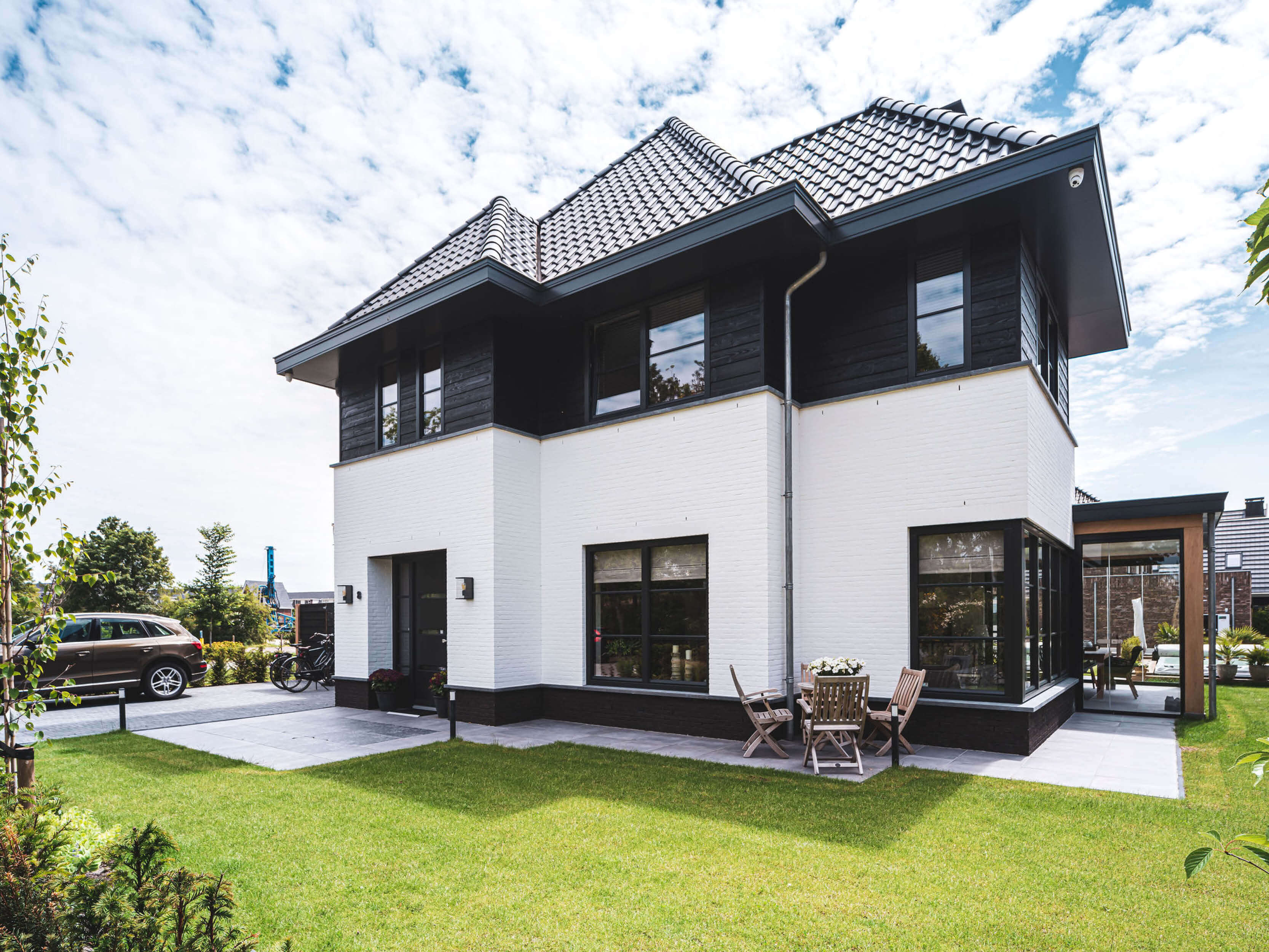 jaren 30 villa met zwartwitte gevel2