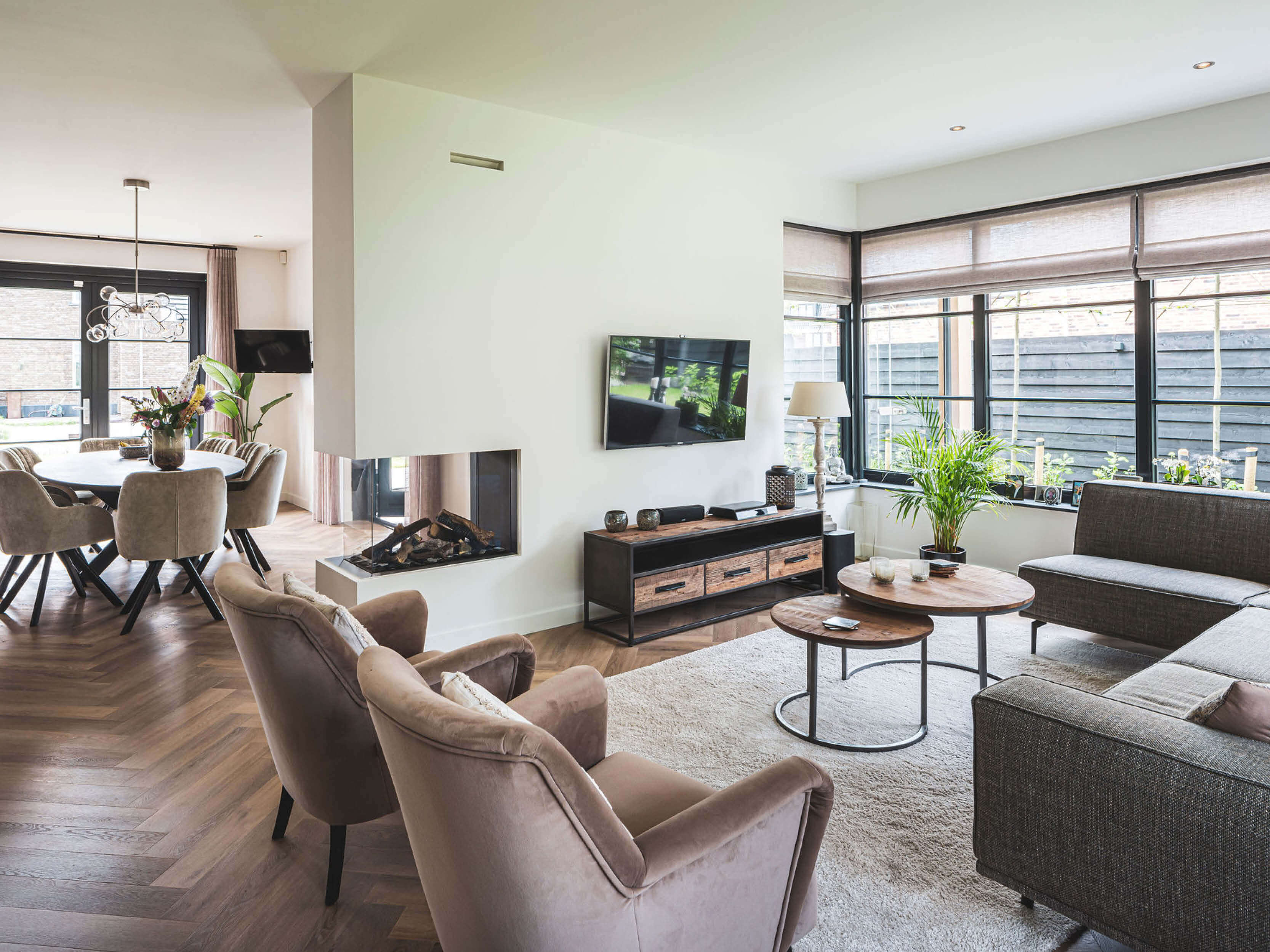 jaren 30 villa met zwartwitte gevel3