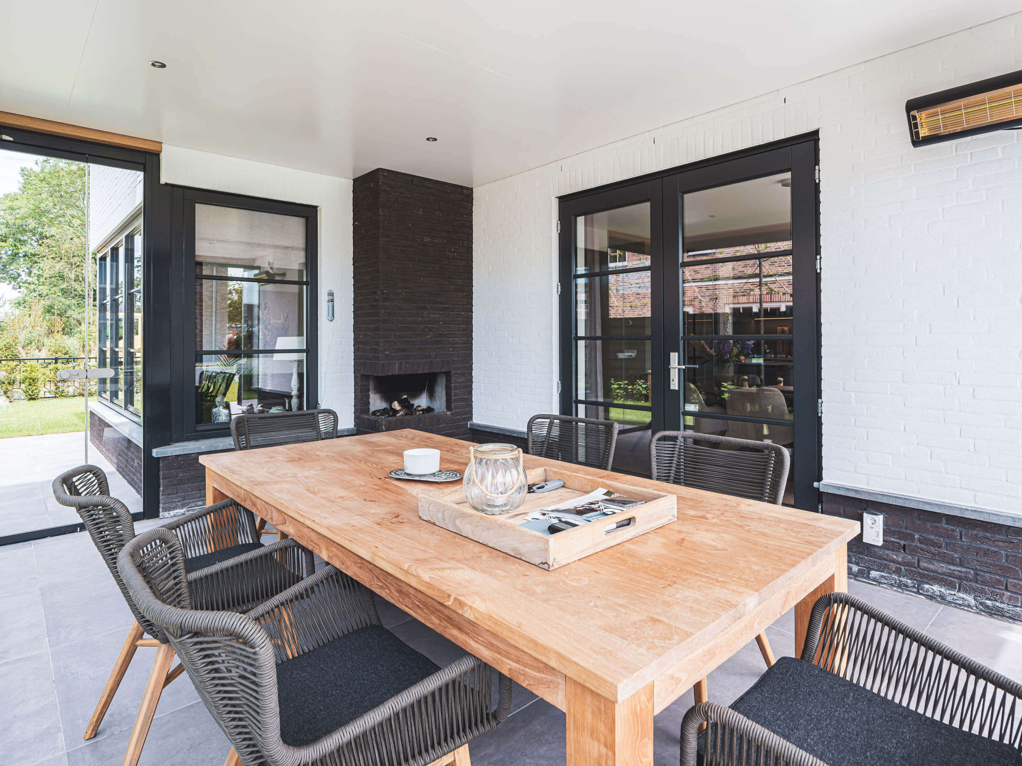 jaren 30 villa met zwartwitte gevel4