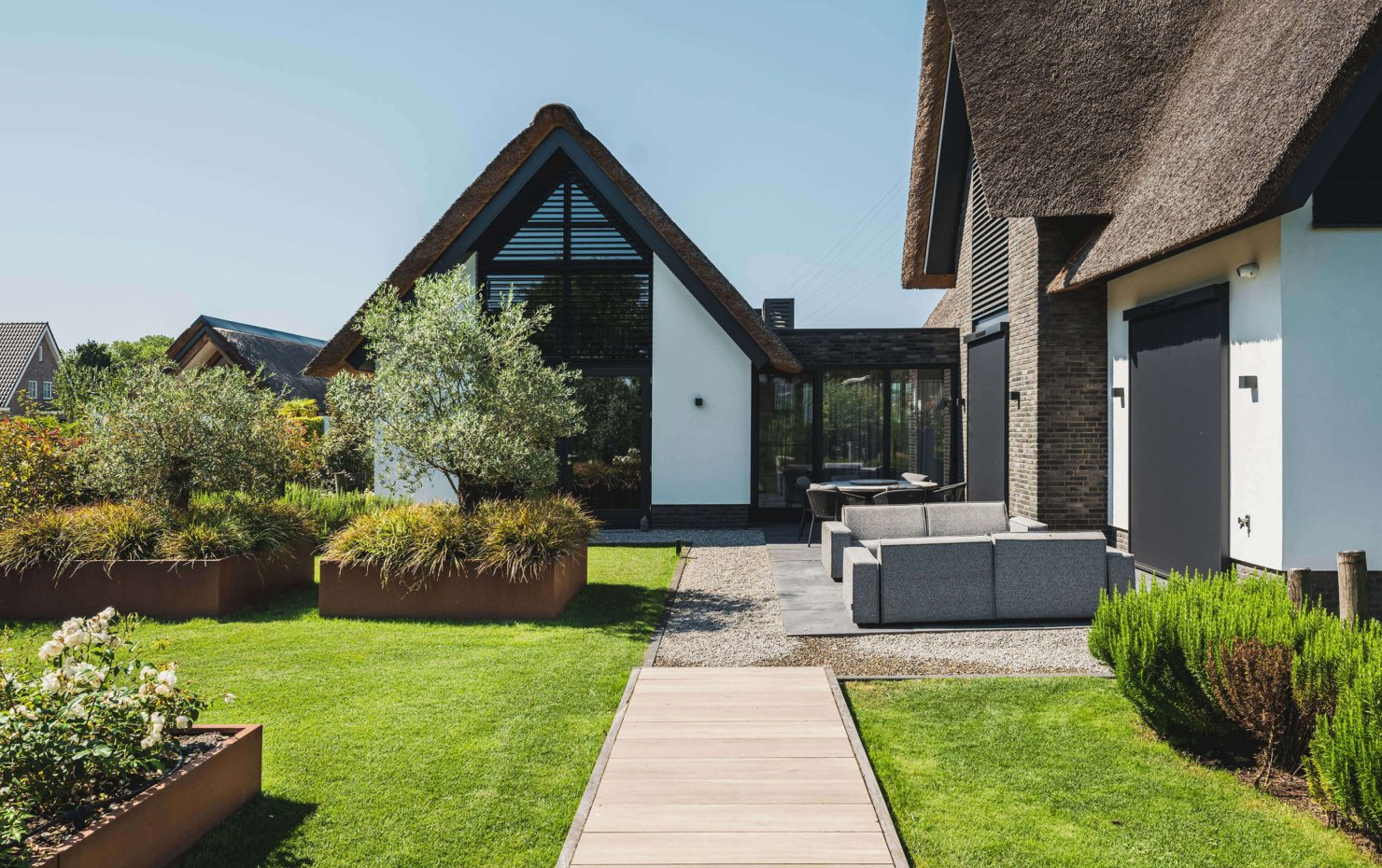 rietgedekte villa met zwembad2
