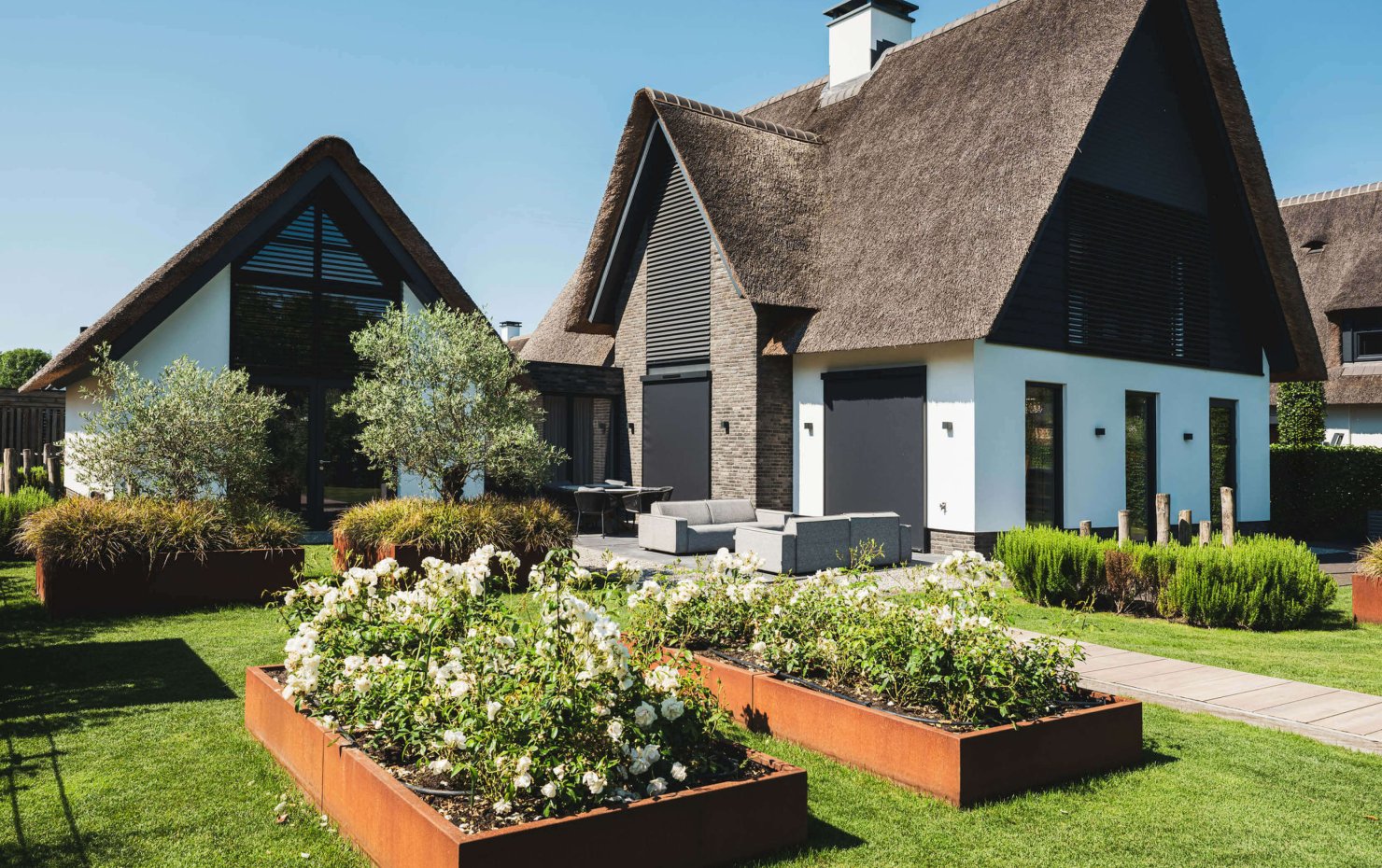 rietgedekte villa met zwembad7