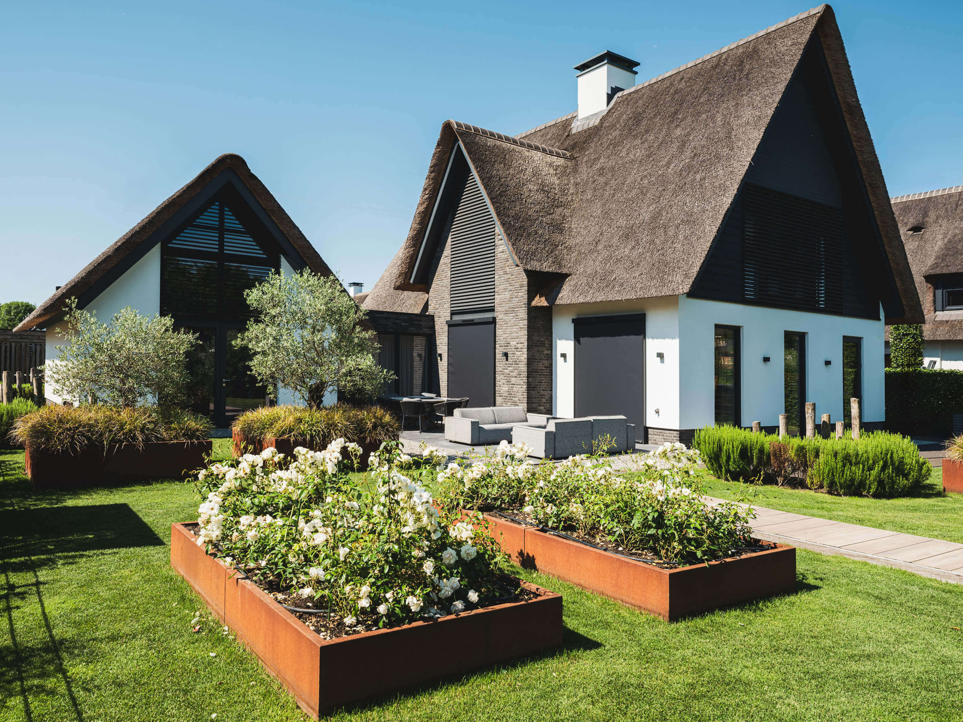 rietgedekte villa met zwembad7