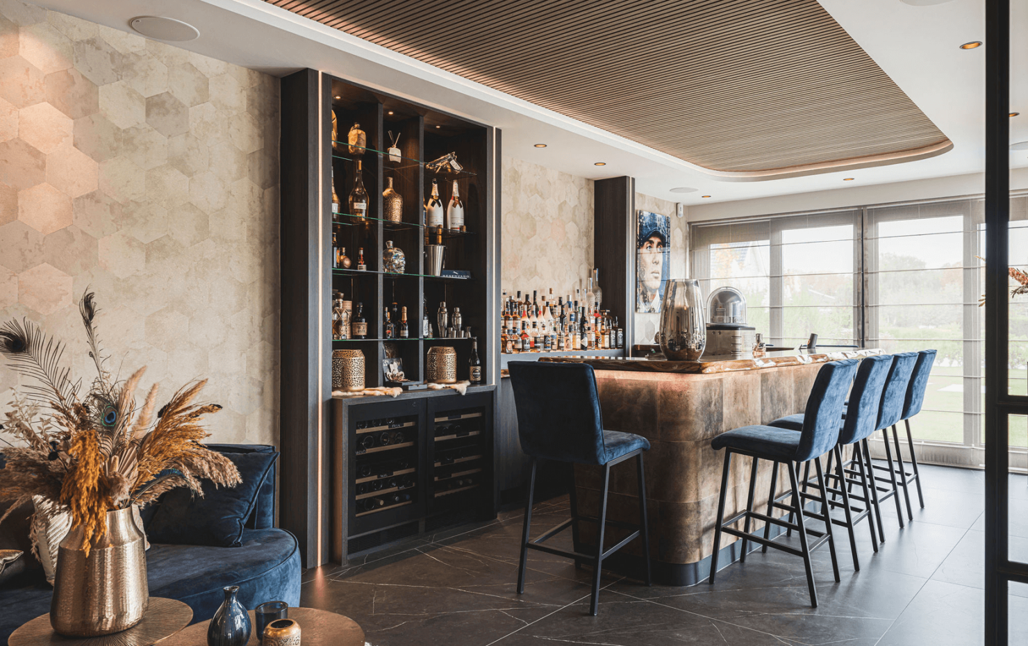 Moderne rietgedekte villa met luxe interieur6