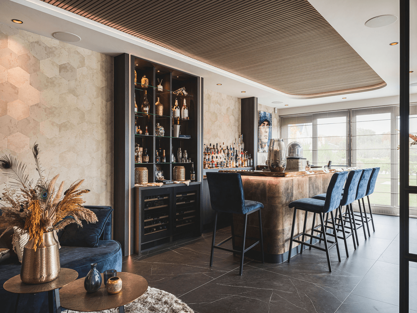 Moderne rietgedekte villa met luxe interieur6