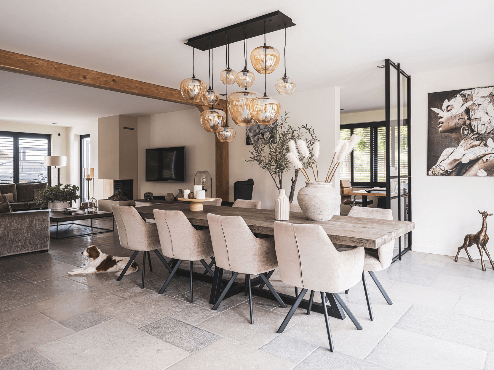 Rietgdekte villa met glazen balkon6